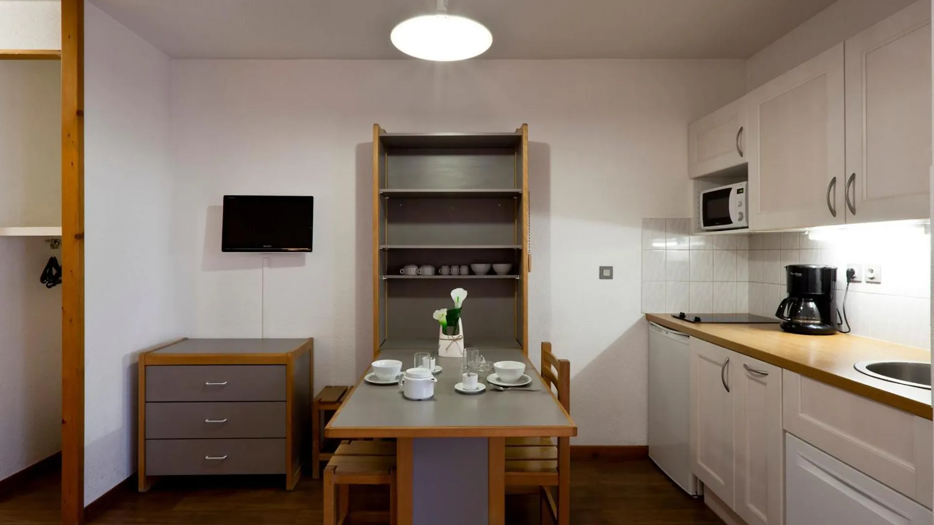 Apartment Studio Confortable Pour 2 Personnes Avec Balcon, Proche Telecabine Et Spa A Brides-Les-Bains - Fr-1-512-114