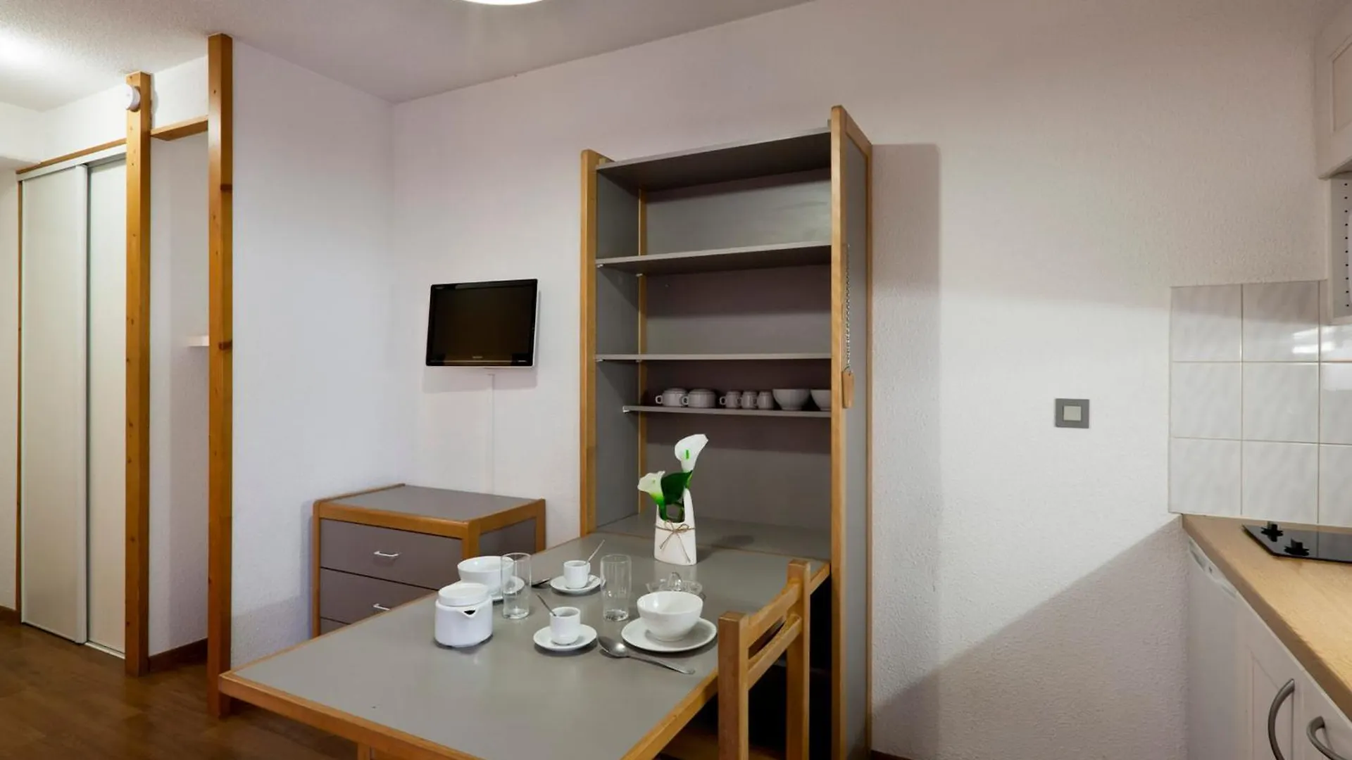 Studio Confortable Pour 2 Personnes Avec Balcon, Proche Telecabine Et Spa A Brides-Les-Bains - Fr-1-512-114 0*,